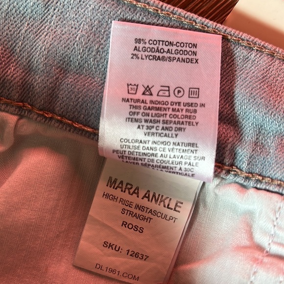 DL1961 Mara Ripped Straight Ankle High- Rise Instasculpt Straight Jeans in Ross - Picture 7 of 16